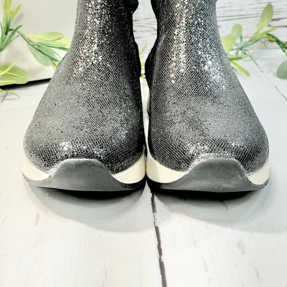 NWOT Kenneth Cole Cameron Chelsea Jogger Sneaker (Size 9.5) - Picture 3 of 9